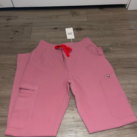 Limited Edition Figs Chalk Pink Yola Cargo Scrub Pants - Picture 5 of 5
